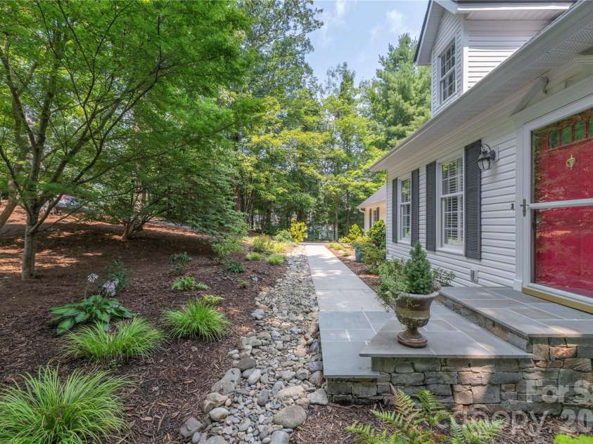 26 Moriah Lane, Asheville, NC 28803.  MLS# CAR4409521, YatesRealty ID 41314. 
