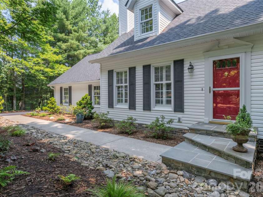 26 Moriah Lane, Asheville, NC 28803.  MLS# CAR4409521, YatesRealty ID 41314. 