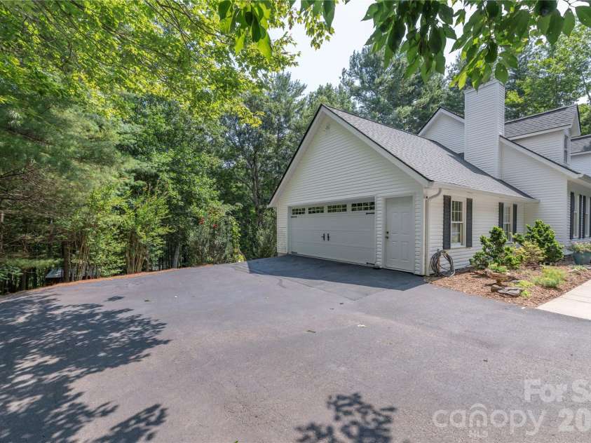 26 Moriah Lane, Asheville, NC 28803.  MLS# CAR4409521, YatesRealty ID 41314. 