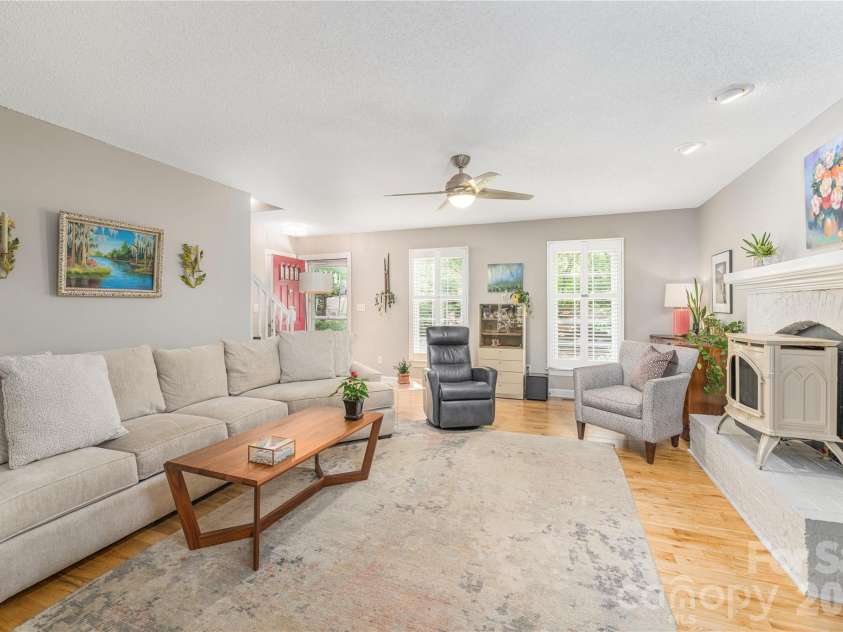 26 Moriah Lane, Asheville, NC 28803.  MLS# CAR4409521, YatesRealty ID 41314. 