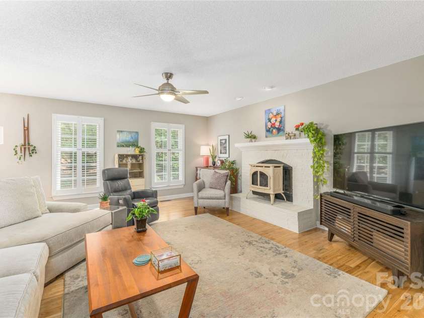 26 Moriah Lane, Asheville, NC 28803.  MLS# CAR4409521, YatesRealty ID 41314. 