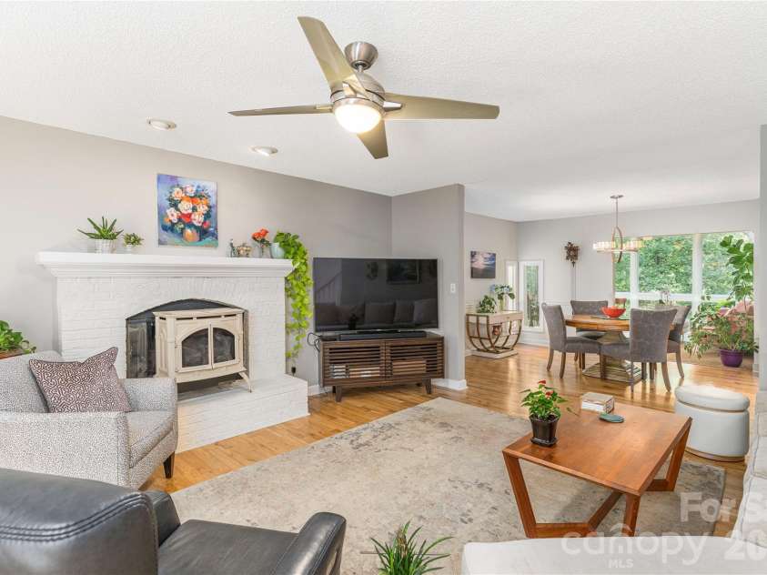 26 Moriah Lane, Asheville, NC 28803.  MLS# CAR4409521, YatesRealty ID 41314. 
