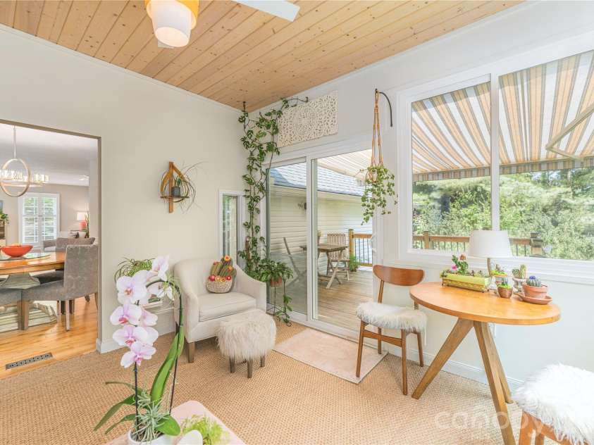 26 Moriah Lane, Asheville, NC 28803.  MLS# CAR4409521, YatesRealty ID 41314. 
