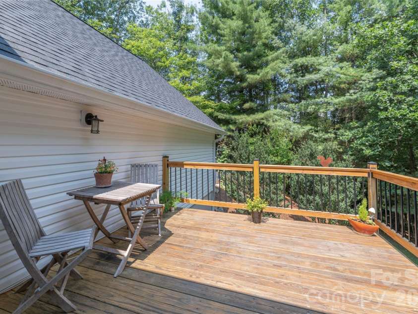 26 Moriah Lane, Asheville, NC 28803.  MLS# CAR4409521, YatesRealty ID 41314. 