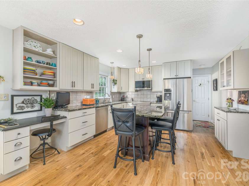 26 Moriah Lane, Asheville, NC 28803.  MLS# CAR4409521, YatesRealty ID 41314. 