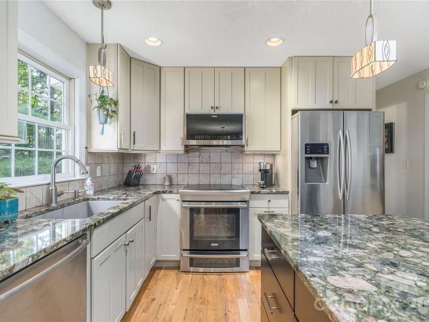 26 Moriah Lane, Asheville, NC 28803.  MLS# CAR4409521, YatesRealty ID 41314. 