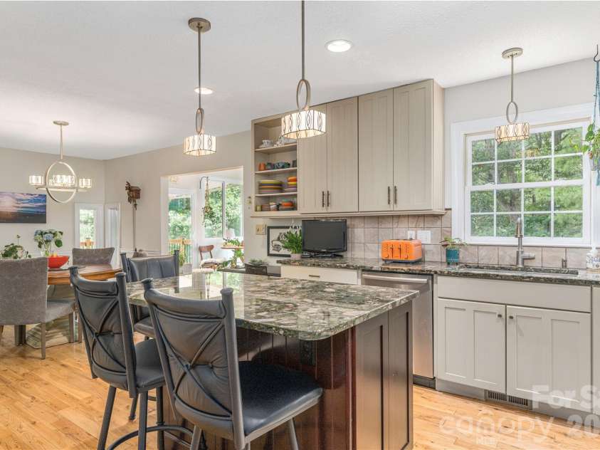 26 Moriah Lane, Asheville, NC 28803.  MLS# CAR4409521, YatesRealty ID 41314. 