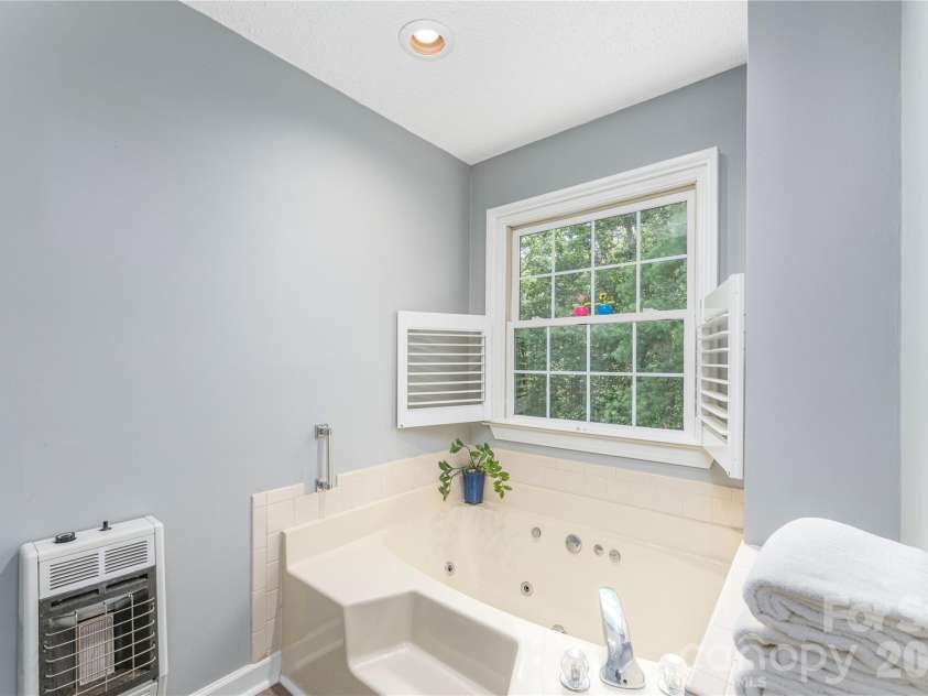 26 Moriah Lane, Asheville, NC 28803.  MLS# CAR4409521, YatesRealty ID 41314. 