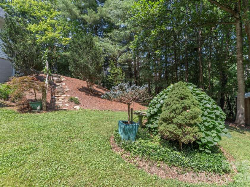 26 Moriah Lane, Asheville, NC 28803.  MLS# CAR4409521, YatesRealty ID 41314. 