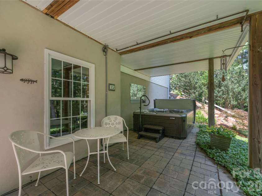 26 Moriah Lane, Asheville, NC 28803.  MLS# CAR4409521, YatesRealty ID 41314. 
