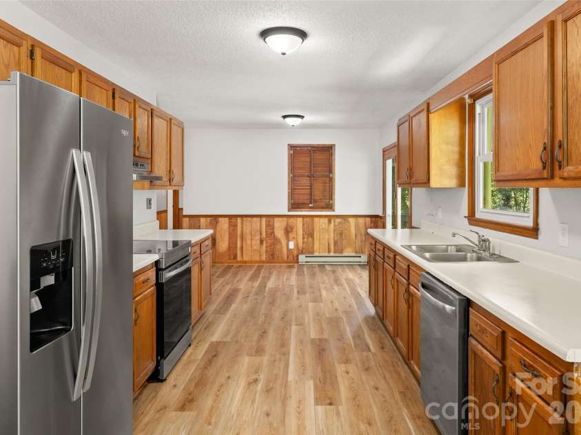 33 Baker Drive, Asheville, NC 28806.  MLS# CAR4406156, YatesRealty ID 41316. 