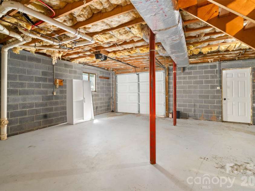 33 Baker Drive, Asheville, NC 28806.  MLS# CAR4406156, YatesRealty ID 41316. 