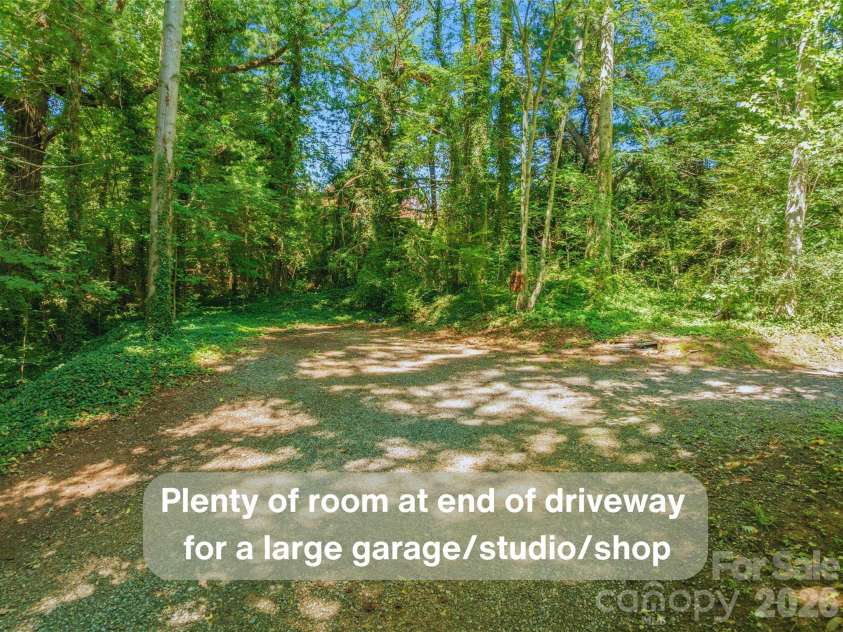 33 Baker Drive, Asheville, NC 28806.  MLS# CAR4406156, YatesRealty ID 41316. 