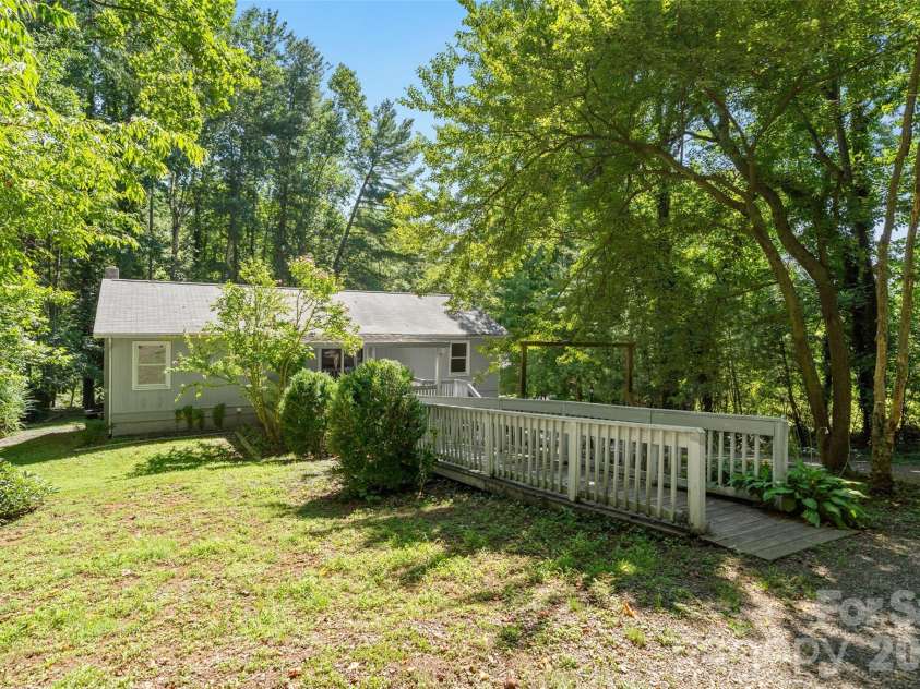 33 Baker Drive, Asheville, NC 28806.  MLS# CAR4406156, YatesRealty ID 41316. 