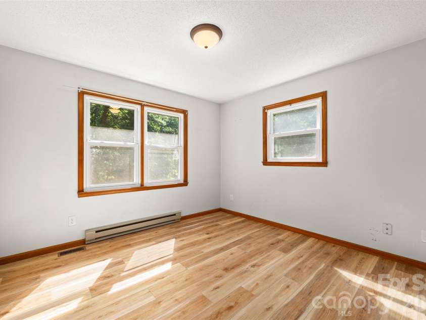 33 Baker Drive, Asheville, NC 28806.  MLS# CAR4406156, YatesRealty ID 41316. Bedroom 1