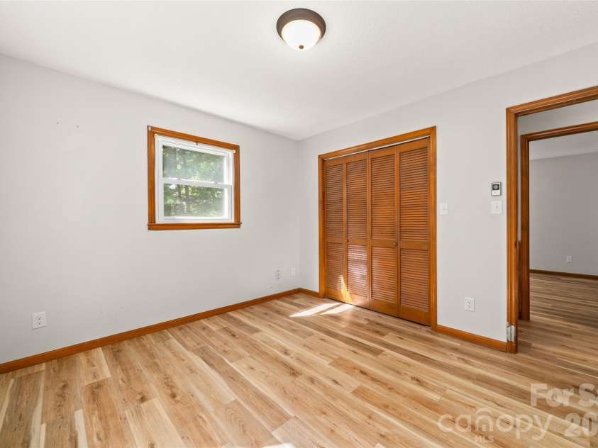 33 Baker Drive, Asheville, NC 28806.  MLS# CAR4406156, YatesRealty ID 41316. Bedroom 1
