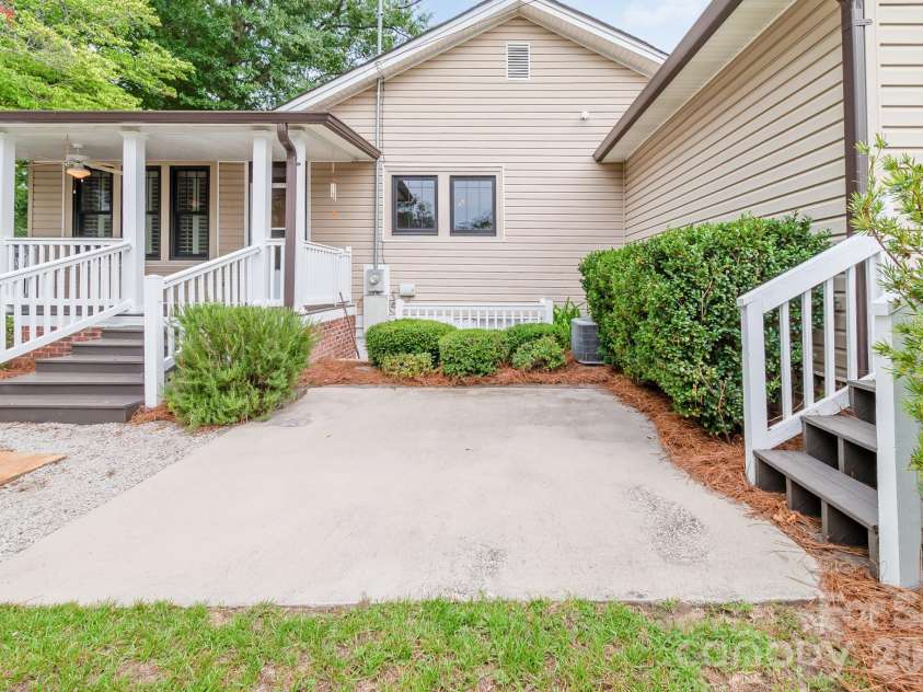 312 Church Street, Kershaw, SC 29067.  MLS# CAR4408830, YatesRealty ID 41317. 