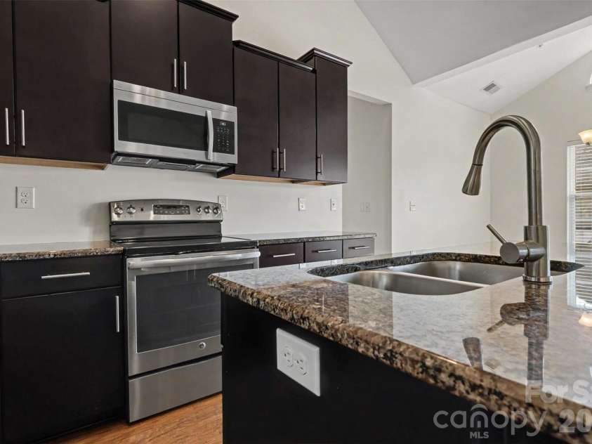 15323 Barossa Valley Street, Charlotte, NC 28277.  MLS# CAR4383419, YatesRealty ID 41319. 