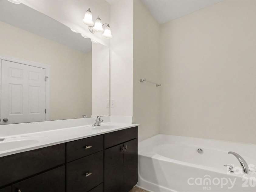 15323 Barossa Valley Street, Charlotte, NC 28277.  MLS# CAR4383419, YatesRealty ID 41319. 