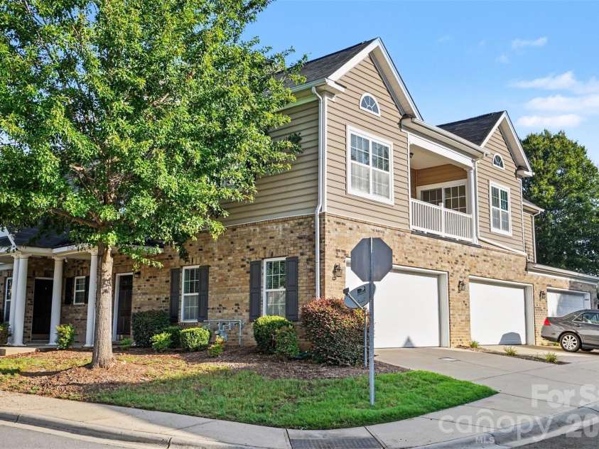 15323 Barossa Valley Street, Charlotte, NC 28277.  MLS# CAR4383419, YatesRealty ID 41319. 