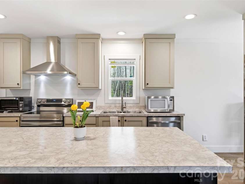 55 Cypress Road, Marion, NC 28752.  MLS# CAR4408323, YatesRealty ID 41321. 