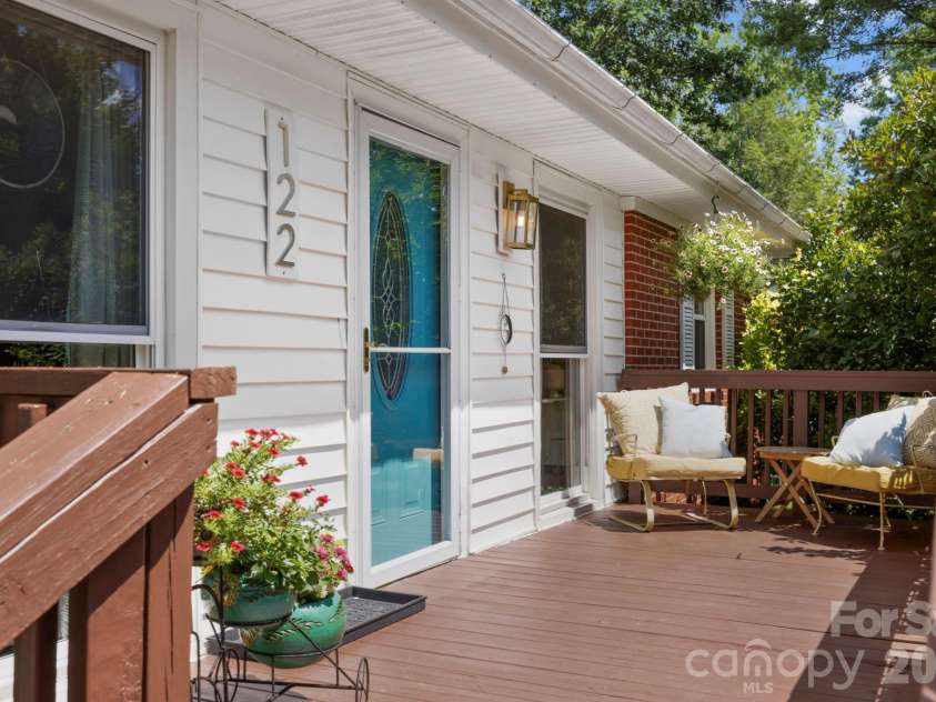 122 Scenic View Drive, Swannanoa, NC 28778.  MLS# CAR4403946, YatesRealty ID 41323. 