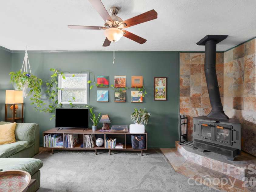 122 Scenic View Drive, Swannanoa, NC 28778.  MLS# CAR4403946, YatesRealty ID 41323. 