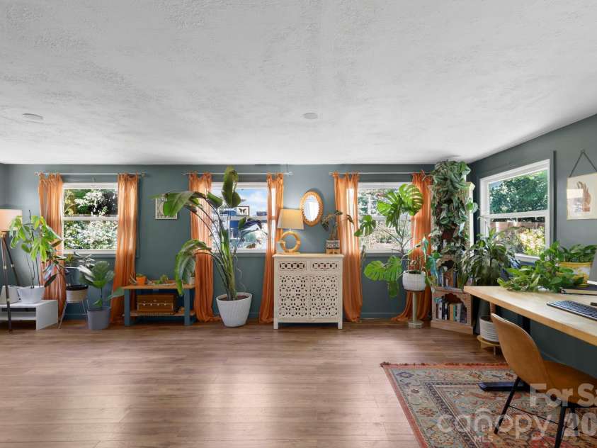 122 Scenic View Drive, Swannanoa, NC 28778.  MLS# CAR4403946, YatesRealty ID 41323. 