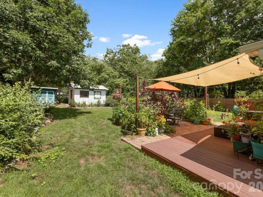 122 Scenic View Drive, Swannanoa, NC 28778.  MLS# CAR4403946, YatesRealty ID 41323. 