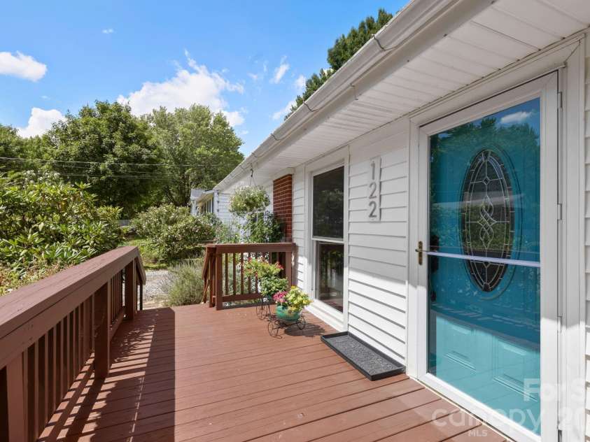 122 Scenic View Drive, Swannanoa, NC 28778.  MLS# CAR4403946, YatesRealty ID 41323. 