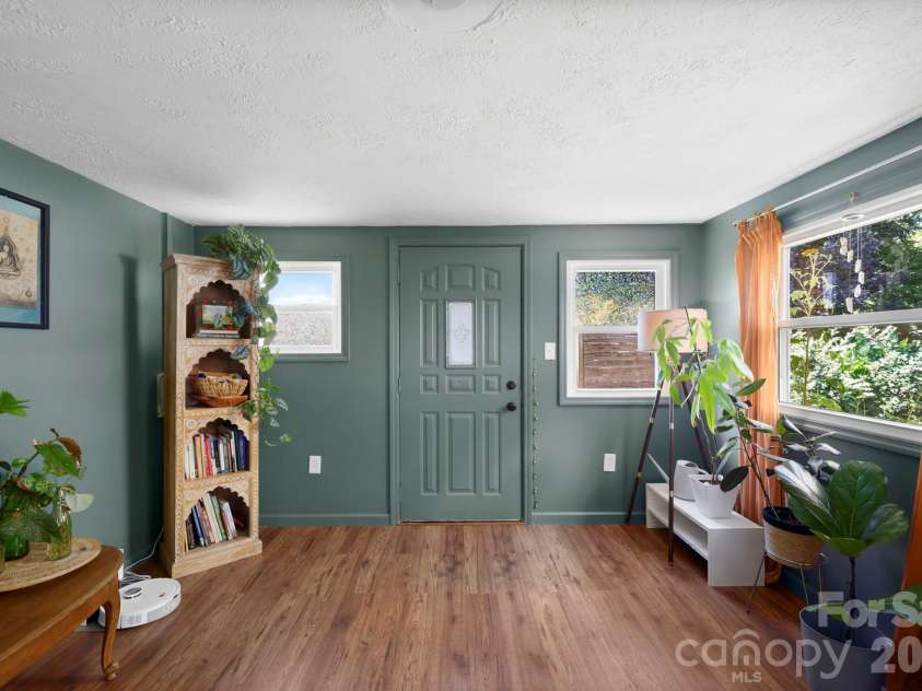 122 Scenic View Drive, Swannanoa, NC 28778.  MLS# CAR4403946, YatesRealty ID 41323. 