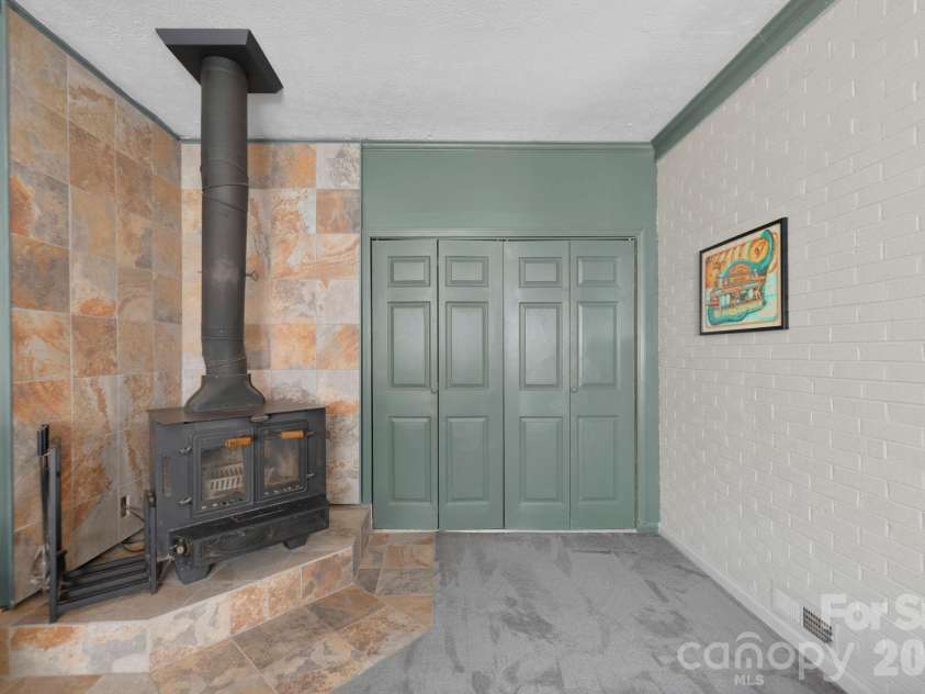 122 Scenic View Drive, Swannanoa, NC 28778.  MLS# CAR4403946, YatesRealty ID 41323. 