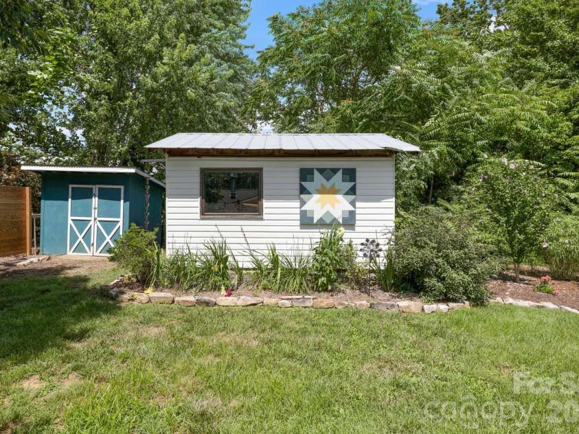 122 Scenic View Drive, Swannanoa, NC 28778.  MLS# CAR4403946, YatesRealty ID 41323. 