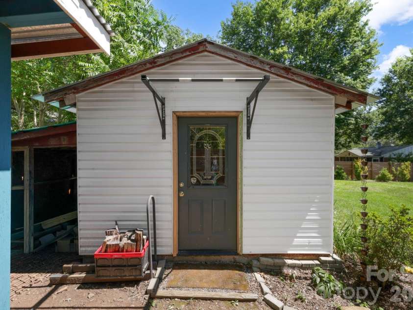 122 Scenic View Drive, Swannanoa, NC 28778.  MLS# CAR4403946, YatesRealty ID 41323. 