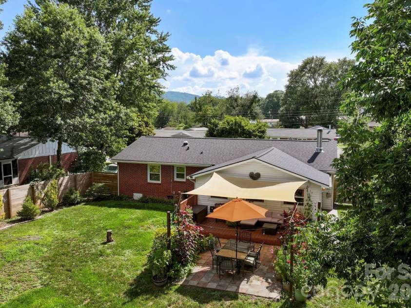 122 Scenic View Drive, Swannanoa, NC 28778.  MLS# CAR4403946, YatesRealty ID 41323. 