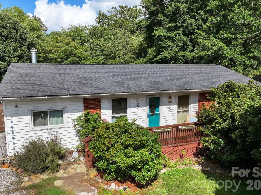 122 Scenic View Drive, Swannanoa, NC 28778.  MLS# CAR4403946, YatesRealty ID 41323. 