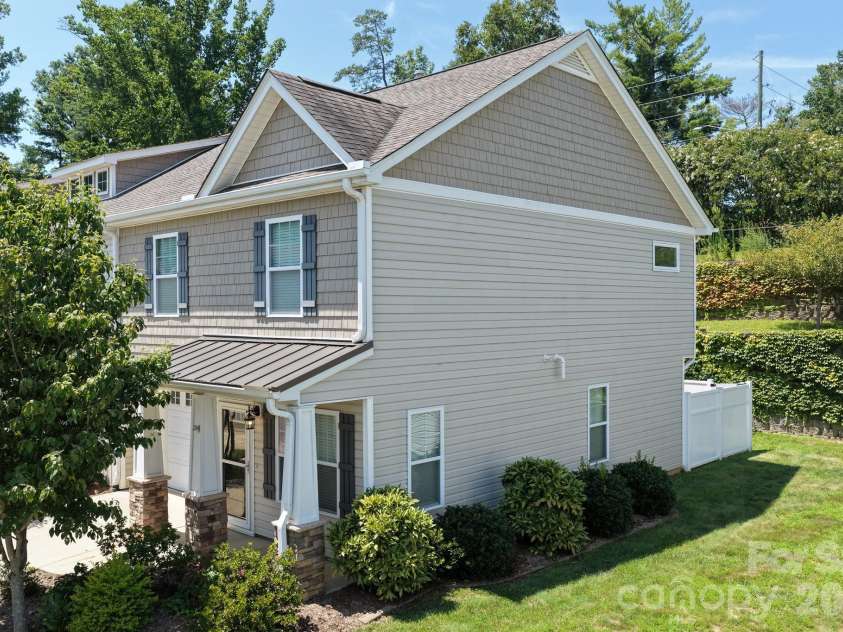 19 Barnett Shoals Drive, Weaverville, NC 28787.  MLS# CAR4410988, YatesRealty ID 41326. 