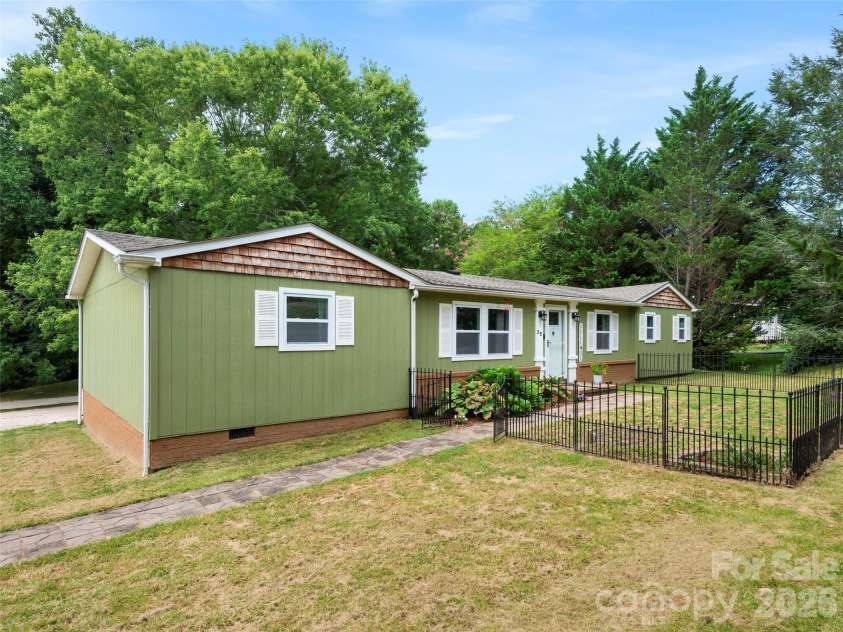 32 Reeves Road, Leicester, NC 28748.  MLS# CAR4407288, YatesRealty ID 41329. Fenced front yard