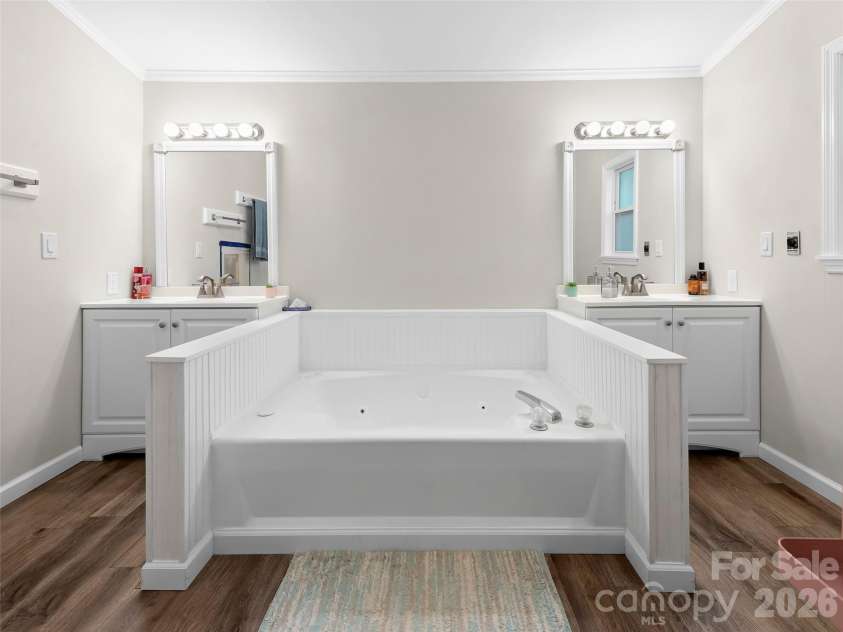 32 Reeves Road, Leicester, NC 28748.  MLS# CAR4407288, YatesRealty ID 41329. Primary bath