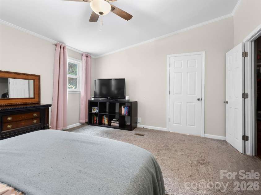 32 Reeves Road, Leicester, NC 28748.  MLS# CAR4407288, YatesRealty ID 41329. Primary suite