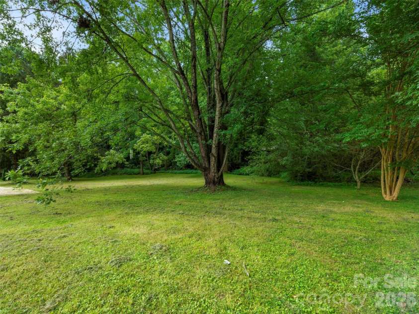 32 Reeves Road, Leicester, NC 28748.  MLS# CAR4407288, YatesRealty ID 41329. Spacious back yard