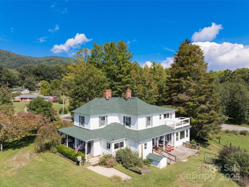 4912 Pigeon Road, Waynesville, NC 28786.  MLS# CAR4206700, YatesRealty ID 4133. 