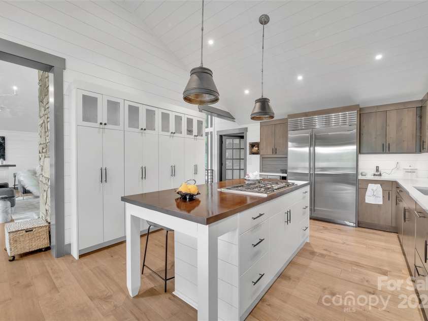 843 North Club Boulevard, Lake Toxaway, NC 28747.  MLS# CAR4113943, YatesRealty ID 4133. 