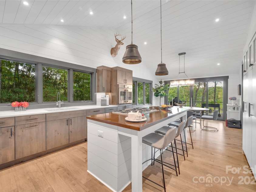 843 North Club Boulevard, Lake Toxaway, NC 28747.  MLS# CAR4113943, YatesRealty ID 4133. 