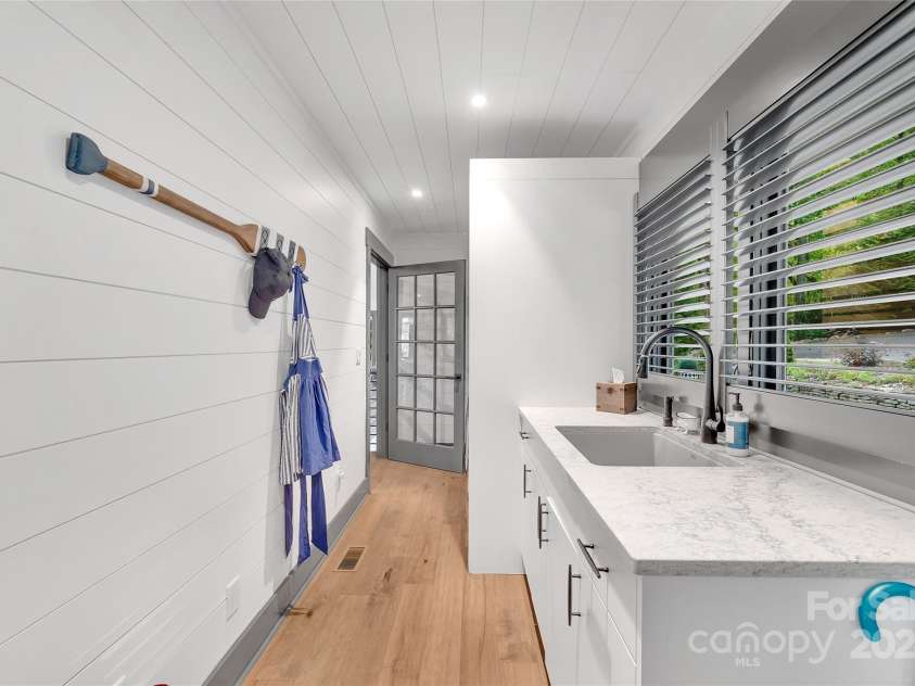 843 North Club Boulevard, Lake Toxaway, NC 28747.  MLS# CAR4113943, YatesRealty ID 4133. 