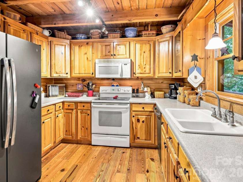 450 Starling Road, Lake Lure, NC 28746.  MLS# CAR4410203, YatesRealty ID 41330. 