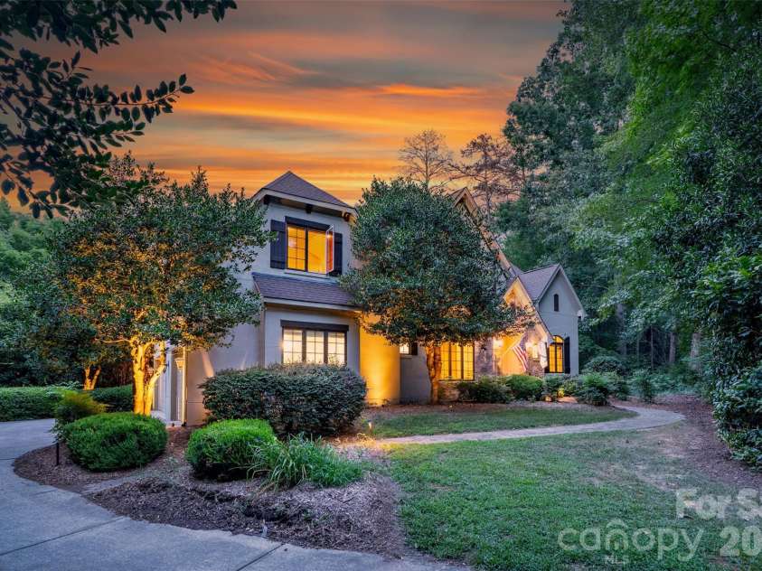 3003 Ocaso Court, Matthews, NC 28104.  MLS# CAR4401210, YatesRealty ID 41331. 