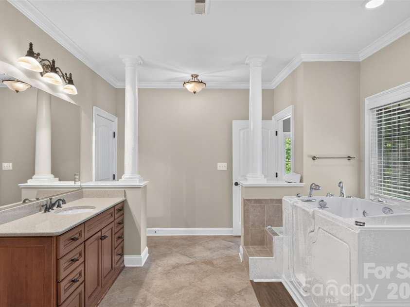 3003 Ocaso Court, Matthews, NC 28104.  MLS# CAR4401210, YatesRealty ID 41331. Primary Bath