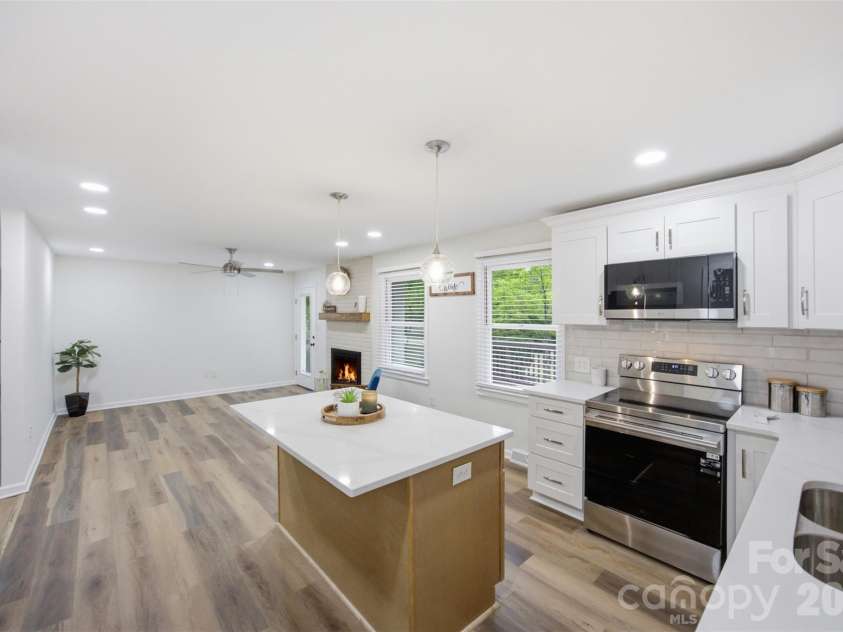 1403 Georgia Avenue, Monroe, NC 28112.  MLS# CAR4410762, YatesRealty ID 41332. Kitchen