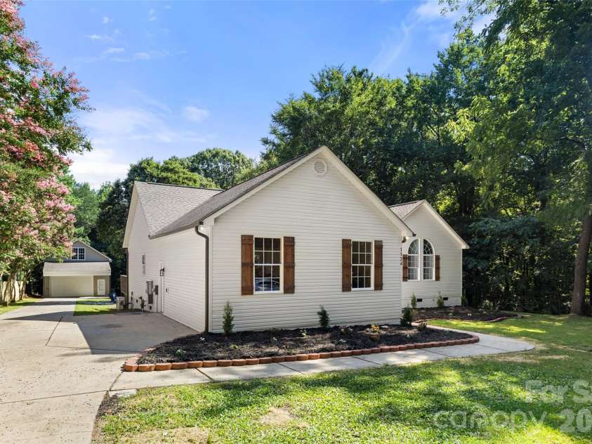 1524 Park Avenue, Salisbury, NC 28146.  MLS# CAR4409806, YatesRealty ID 41334. 